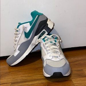 Nike Air Max ST - WORN ONCE